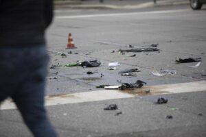 Incidente sul ponte Crepax, ambulanza supera bus e urta moto: 30enne muore nella notte
