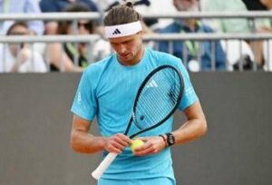 Internazionali, Zverev perde e se la prende con campo: “Peggiore della mia vita”