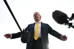 Iran, nuova proposta agli Usa. Trump: “Non accettabile ma parliamo”. Piano Usa per liberare le navi a Hormuz