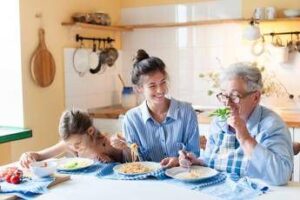 Italiani e longevità, “due italiani su tre sanno cosa fare, ma non si applicano”
