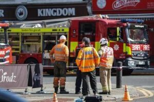 Londra, incendio in supermercato Kosher: 100 pompieri in campo