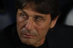 Napoli saluta Conte e pensa a nuovo allenatore: da Italiano ad Allegri, i nomi