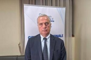 Pediatra Villani: “Non basta curare, serve medicina dell’età evolutiva”