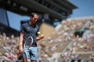 Roland Garros, Medvedev soffre il caldo e litiga con la moglie: “Comportati bene”