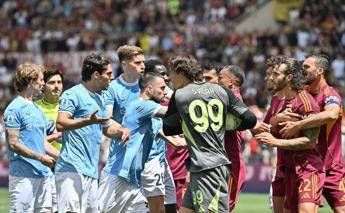 Roma-Lazio, espulsi Rovella e Wesley per rissa: cos’è successo all’Olimpico