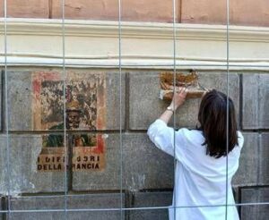 Roma: Municipio I interviene per salvaguardia manifesti degli anni ’40 trovati a via Cola di Rienzo