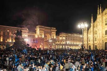 Scudetto Inter, da Amadeus a Tananai: chi c’era alla festa in piazza Duomo