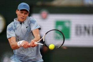 Sinner al ‘Giorgio Armani Tennis Classic’: programma, orari e dove vederlo in tv (in chiaro)