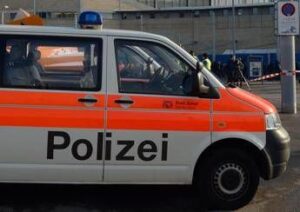 Svizzera, accoltella tre persone gridando ‘Allah Akbar’: arrestato