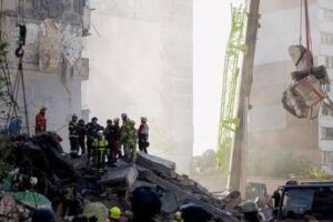 Ucraina, Russia lancia massiccio attacco con droni e missili: colpite Kiev e altre città