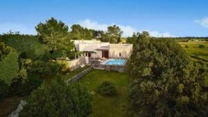 Vacanze, per 6 italiani su 10 smartphone compromette relazioni, da Airbnb 1 settimana senza in masseria del Salento