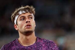 Arnaldi si ritira, Cobolli commosso a Roland Garros: “Ho quasi pianto”