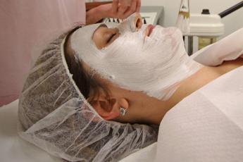 Boom di glow skin, epilazione laser e servizi express: ecco i ‘desideri’ delle donne per estate 2026