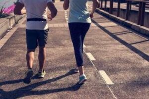 Caldo e rischi per l’attività fisica, l’esperta: “Non esiste fisico immune, occhio ai sintomi neurologici”