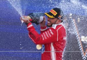 Hamilton, vittoria e… commozione. Il messaggio in italiano: “Grazie a tutti”