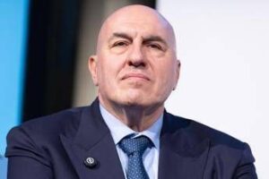 Iran, Crosetto: “Sentito Trump, è il momento di arrivare a una conclusione. Italia pronta su Hormuz dopo pace”