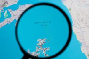 Iran: “Hormuz è chiuso, violato accordo sul Libano”. Vance: “Nessuna prova del blocco”