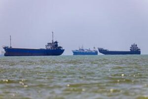 Iran, la proposta Usa a Teheran: fondi scongelati per evitare pedaggi nello Stretto di Hormuz