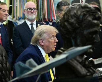 Iran, l’avvertimento di Trump: “Se Teheran uccide soldati americani, attacco subito”