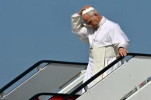 Leone XIV, problema tecnico sul volo di rientro: rientro a Roma con l’aereo del re di Spagna