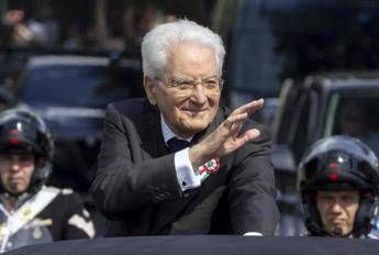 Mattarella: “Da Presidente vedo nel Paese applicati principi della Repubblica. Italia avrà giovamento dal coraggio dei giovani”