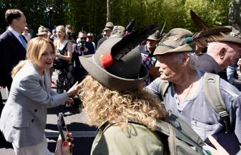 Meloni al raduno degli alpini in Friuli: “Avevo bisogno di un po’ di sano orgoglio nazionale”