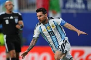 Messi, la tripletta record ai Mondiali e le lacrime: “Giorni difficili”