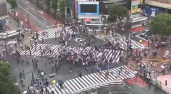 Mondiali, il Giappone pareggia con l’Olanda e a Tokyo si fa festa… al semaforo