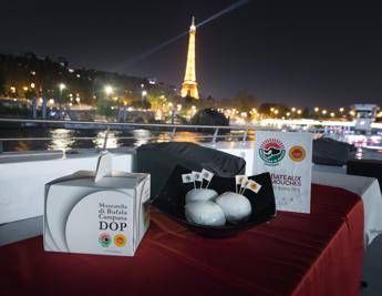 Mozzarella dop va in metro a Parigi per il ‘Salon du fromage’