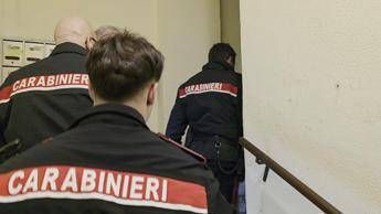 Napoli, picchia la nonna e lo annuncia sui social: arrestato
