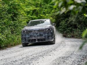 Nuova BMW X5, il conto alla rovescia è iniziato