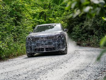 Nuova BMW X5, il conto alla rovescia è iniziato