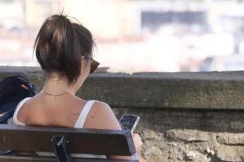 Oltre 270mila euro incassati su OnlyFans, ma percepiva Naspi: denunciata influencer