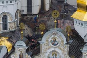 Ondata di raid russi sull’Ucraina, 9 morti e gravi danni a monastero patrimonio Unesco