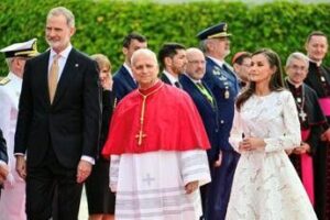 Papa arrivato a Madrid: “Preoccupato per l’Ucraina, va promosso il negoziato”