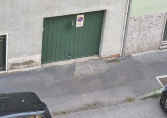 Passo carrabile e marciapiede: dove finisce il diritto di accesso e dove inizia lo spazio pubblico