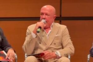 Raffaella Carrà, il figlio Gian Luca Pelloni Bulzoni: “Mi ha adottato dopo la diagnosi della malattia”