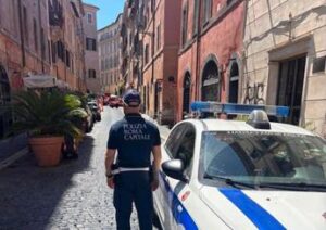 Roma, esplosione in casa in centro storico: un ferito