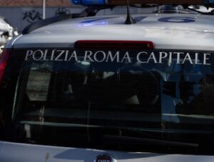 Roma, scontro tra auto e moto: muore sul colpo un 42enne