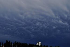 Temporali e calo termico, il meteorologo avverte: “Solo breve tregua dall’afa”