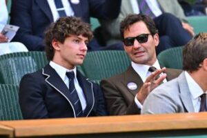 Antonelli-Federer, quante risate a Wimbledon: Roger consiglia una ‘lezione’ con Sinner