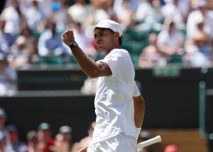 Cobolli, quarti a Wimbledon ed esultanza alla Ronaldo. Poi chiede una casa… in prestito