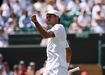 Cobolli, quarti a Wimbledon ed esultanza alla Ronaldo. Poi chiede una casa… in prestito