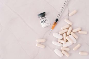 Fentanyl, la carica dei nuovi oppioidi sintetici: in Europa 7 new entry solo nel 2025