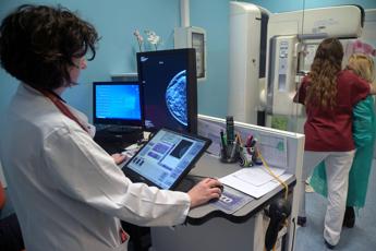 In Italia 950mila le donne col cancro al seno, Rete oncologica pazienti Italia: ‘fare almeno 150 munti attività fisica a settimana’