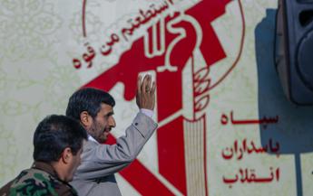 “Incontri segreti del Mossad con Ahmadinejad”, il piano di Israele per il cambio di regime in Iran