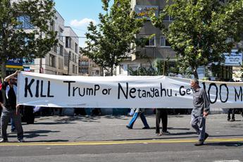 Iran avverte gli Usa: “Negoziati non inizieranno sotto minaccia”