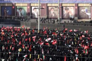 Iran, iniziati i funerali di Khamenei: slogan contro Usa e Israele a Teheran