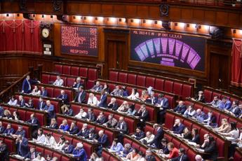 Legge elettorale, franchi tiratori mandano sotto governo su preferenze. Ira Meloni: “Ha vinto palude, serve una riflessione”