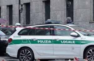 Milano, ciclista travolta e uccisa: camionista denunciato per omicidio stradale